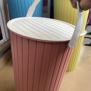 BUCKET WITH COVER